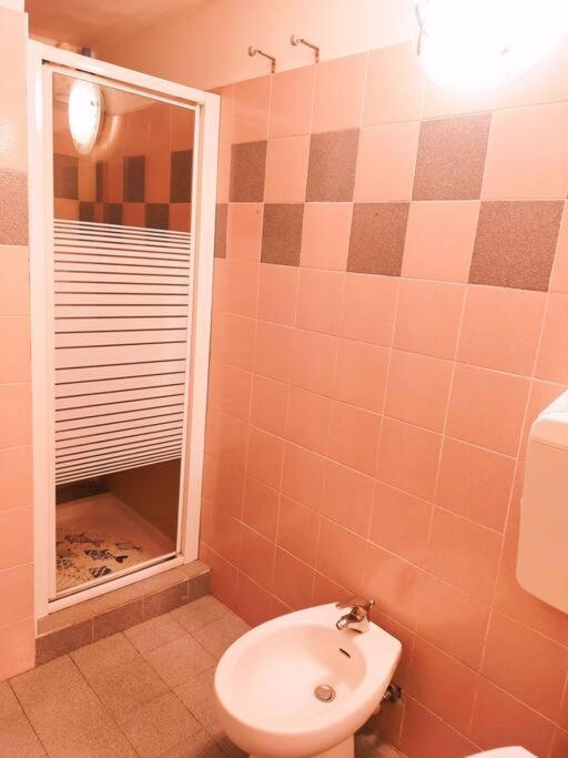 Cute Little Flat With View, 20 Mins To Bgy Airport Apartment Pradalunga Bagian luar foto