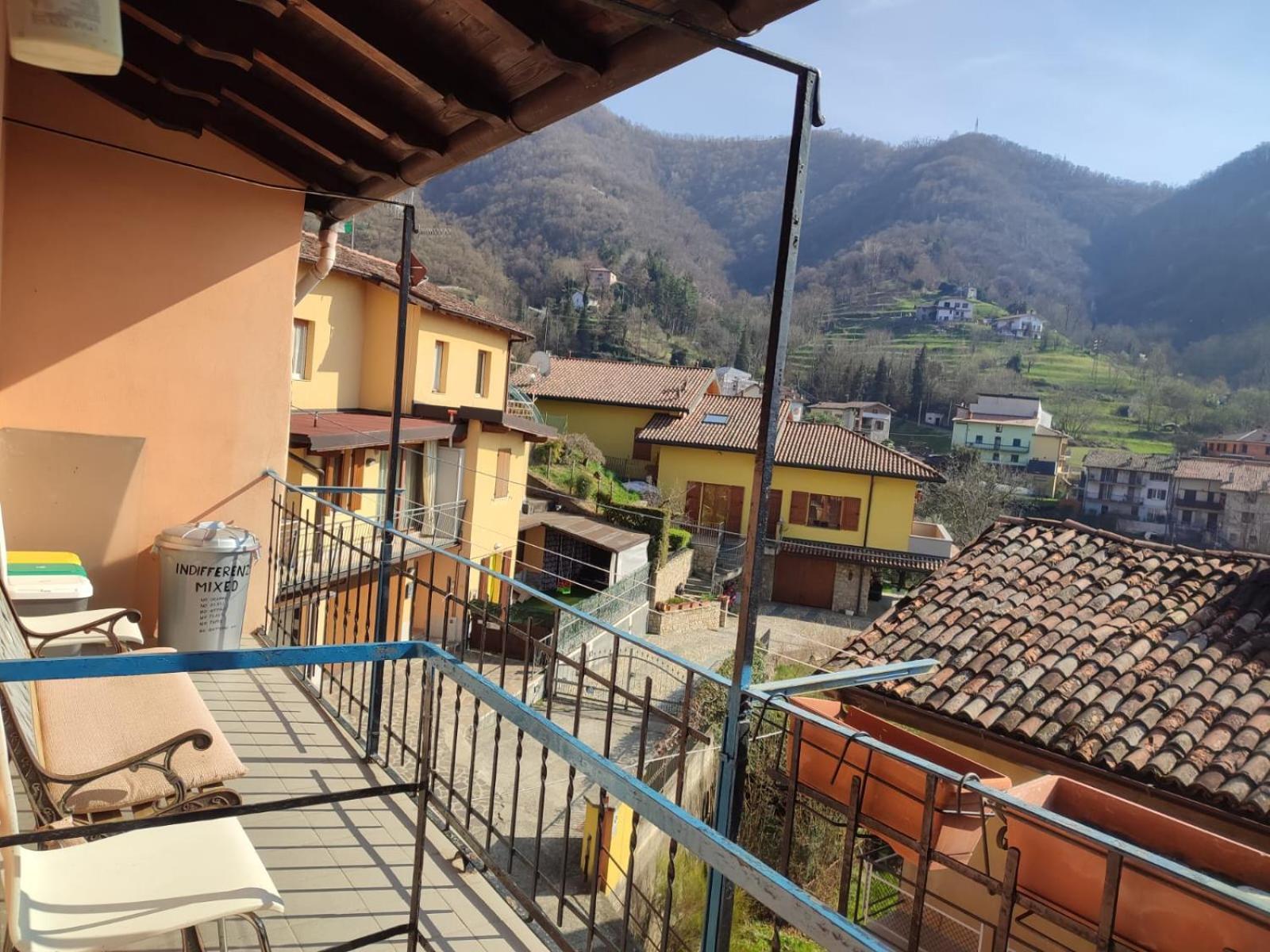 Cute Little Flat With View, 20 Mins To Bgy Airport Apartment Pradalunga Bagian luar foto